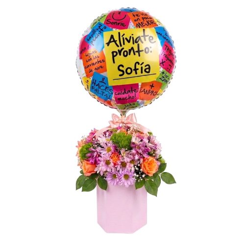 Arreglo de flores naturales en caja con globo personalizado de Alíviate Pronto para regalo en Guatemala.
