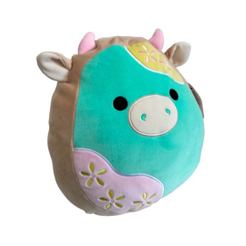 Vista en tres cuartos de peluche suave Squishmallow de vaca color turquesa con cuernos rosas para Regalar